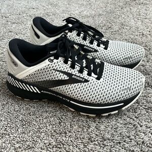 Brooks Adrenaline GTS 22